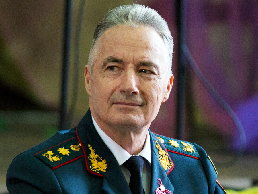 Victor Gaiciuc, ministru al apărării